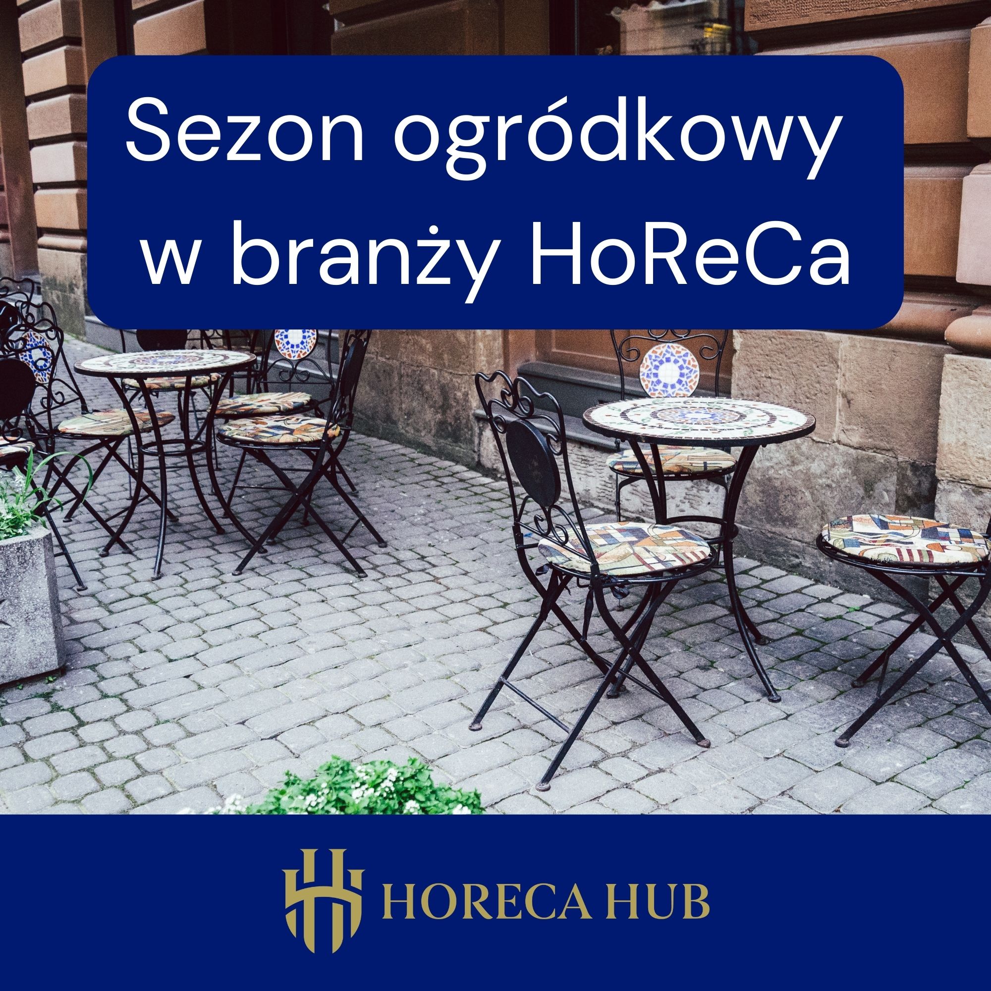 Ogródek restauracyjny przy kamienicy jako symbol startu sezonu ogródkowego w gastronomii
